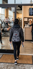 画像をギャラリービューアに読み込む, 'Everything is Perfect on Black' Drawstring Backpack