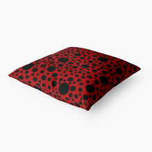 画像をギャラリービューアに読み込む, Red with black dots-Throw Pillow