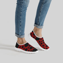 画像をギャラリービューアに読み込む, Dots in Red-Women&#39;s Slip-On
