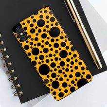 画像をギャラリービューアに読み込む, Yellow with black dots - Phone Cases
