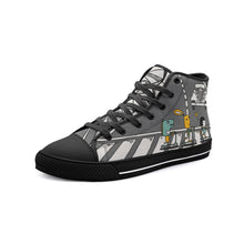 画像をギャラリービューアに読み込む, 'Wildlife crossing' Unisex High Top Canvas Shoes
