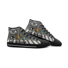 画像をギャラリービューアに読み込む, 'Wildlife crossing' Unisex High Top Canvas Shoes
