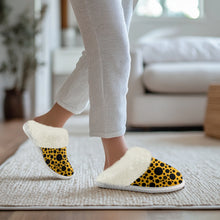 Load image into Gallery viewer, Cotton slippers with fur edges
