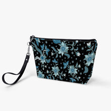 画像をギャラリービューアに読み込む, Blue Flowers- Zipper Sling  Bag
